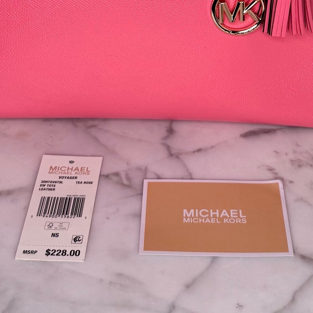 Michael Kors genuine Voyager Large soft Leather Tote Bag
Tea Rose NWT - Picture 13 of 14